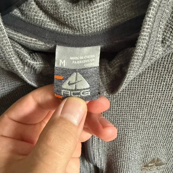 Men’s M Gray Nike ACG Lightweight Outdoor Quarter Zip Pullover - Picture 5 of 6